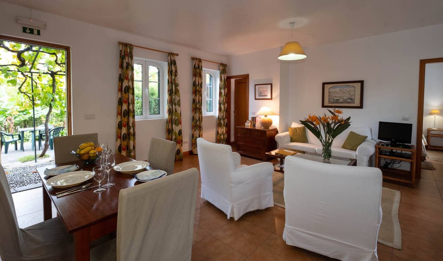 Foto 4 von 19: Charming stone cottage in Funchal | Casa Vinhas