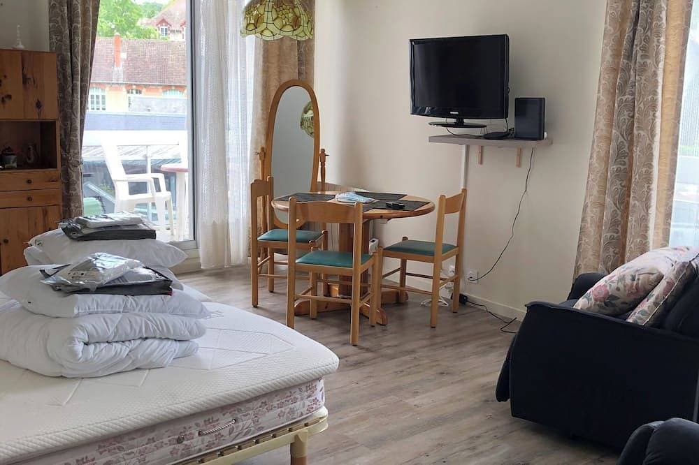 Foto 2 von 12: T1 33m very bright, elevator, balcony, private parking, close to shops