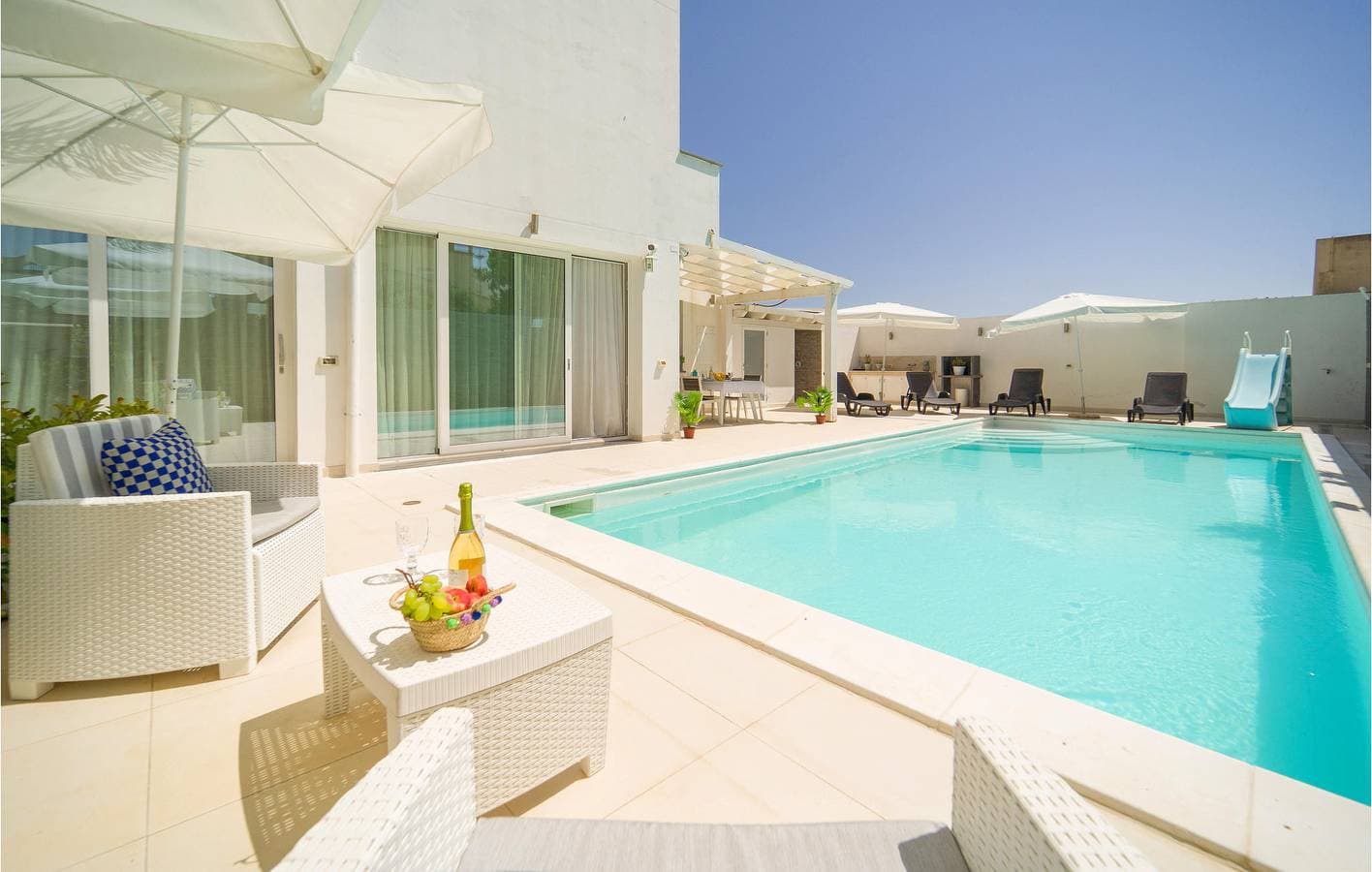 Foto 5 von 41: Appartement am Pool mit Meerblick