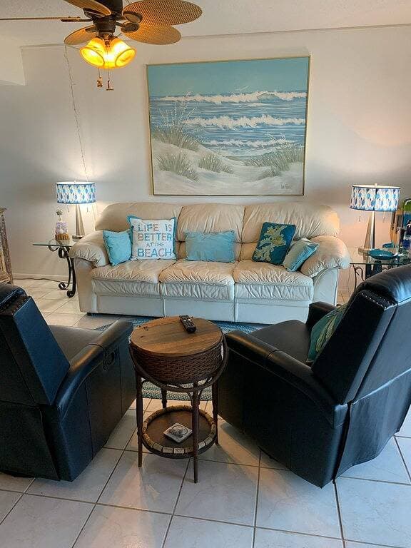 Foto 6 von 45: Direct Oceanfront 1/1 king first floor, oceanfront Patio, pool beach steps away.