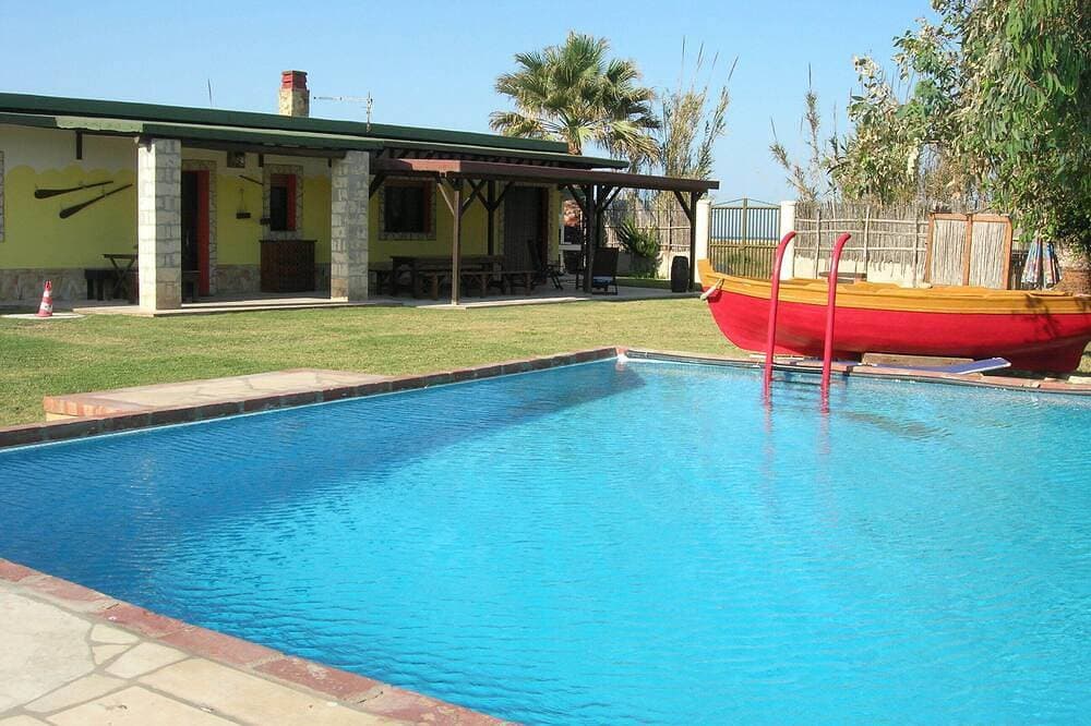 Foto 11 von 30: Chalet mit privatem Pool mit direktem Zugang zum Strand
