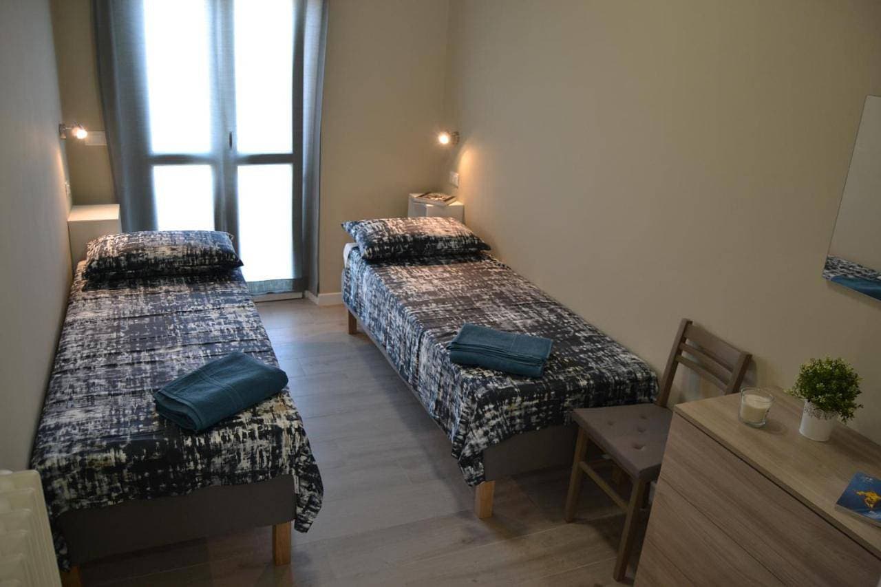 Foto 10 von 25: Two-Bedroom Apartment