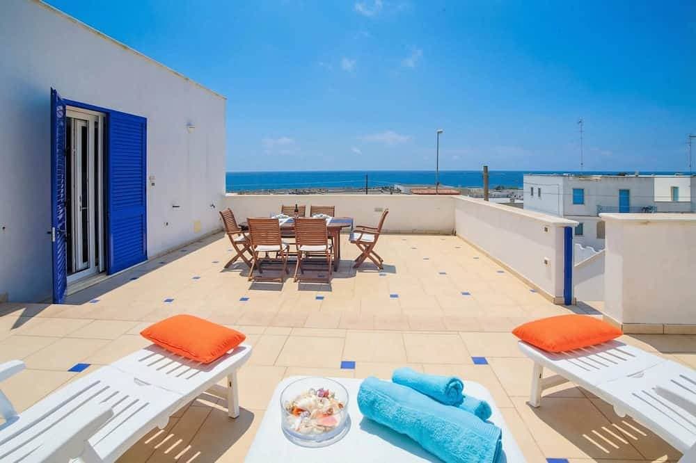 Penthouse Azzurra Sea View Near Beach, Salve, Italy 1