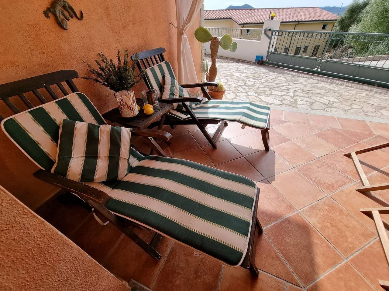 Foto 8 von 55: Mit Kamin, Terrasse und Meerblick