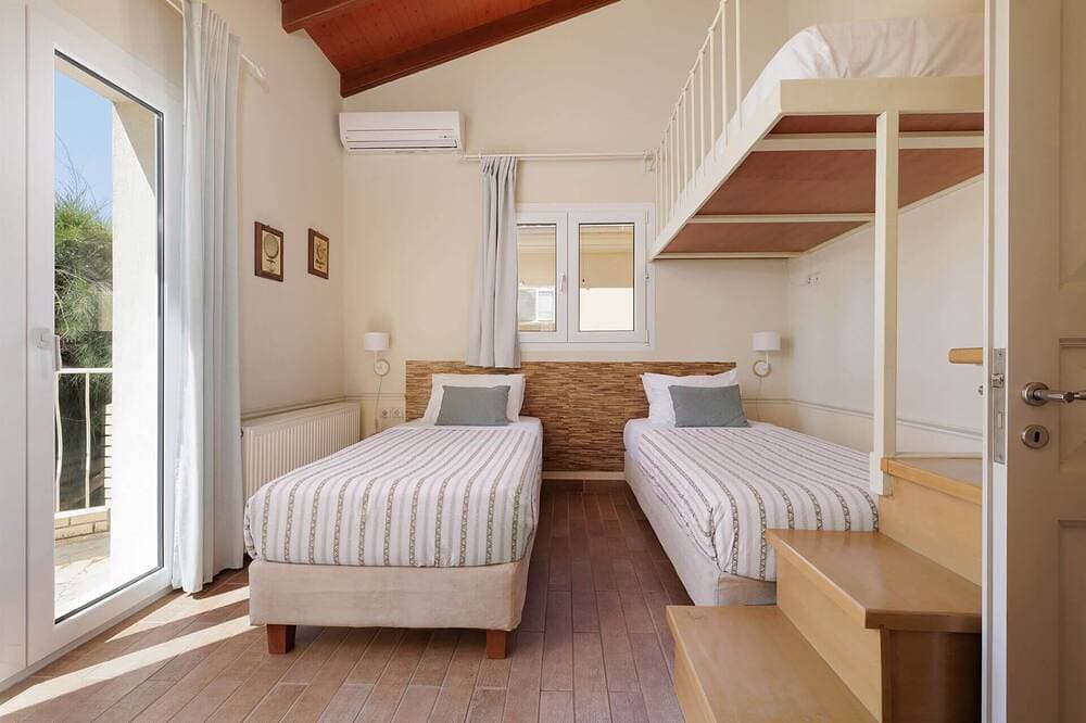 Foto 9 von 30: Villa St. Nicholas House, Family Friendly, Large Heated Pool, 300m to the beach.