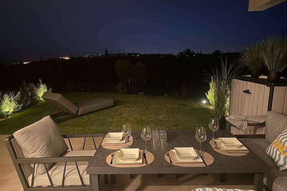 Modern 2 bed ground floor apartment in peaceful resort near Estepona Golf 1