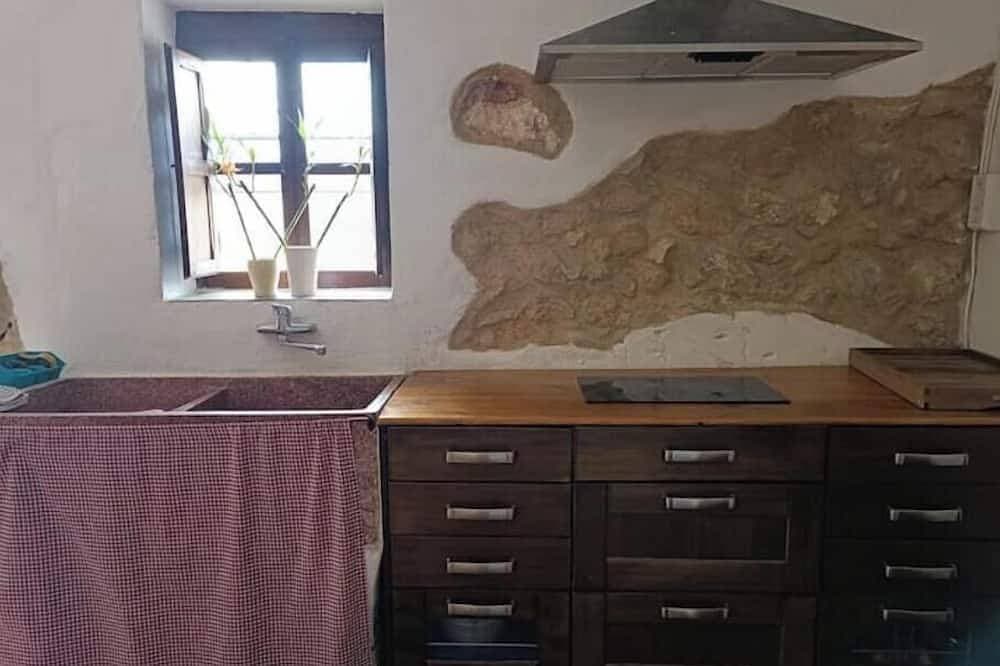 Foto 13 von 24: El Bosquet 1897. 2-Bedroom Vacation Rental. We are pet-friendly.