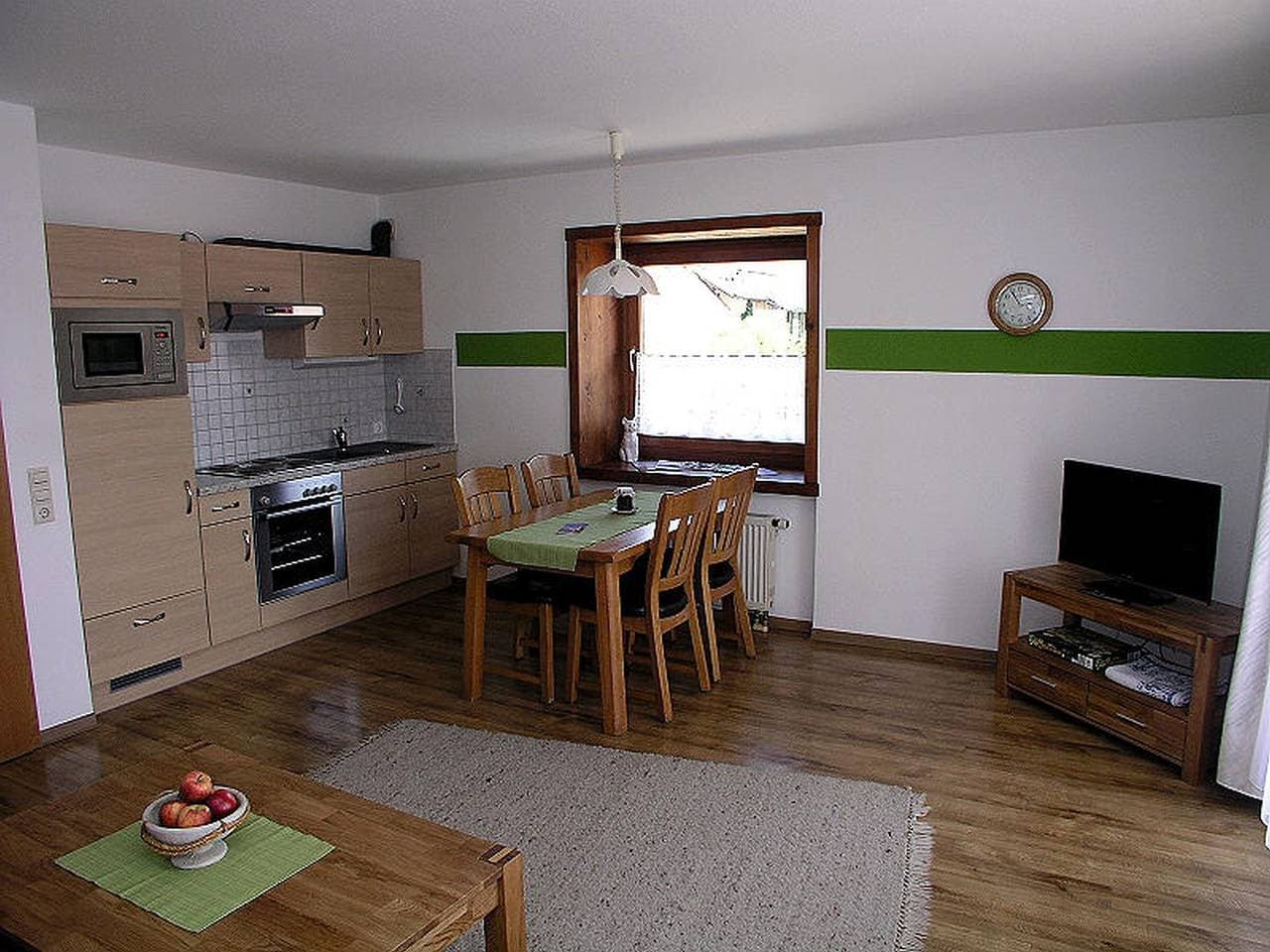 Foto 3 von 26: Ferienwohnung 1 mit privater Terrasse, Gemeinschaftsgarten und Wi-Fi