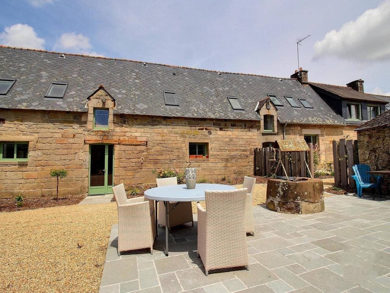 Foto 5 von 35: Ferienhaus mit Pool in Neulliac