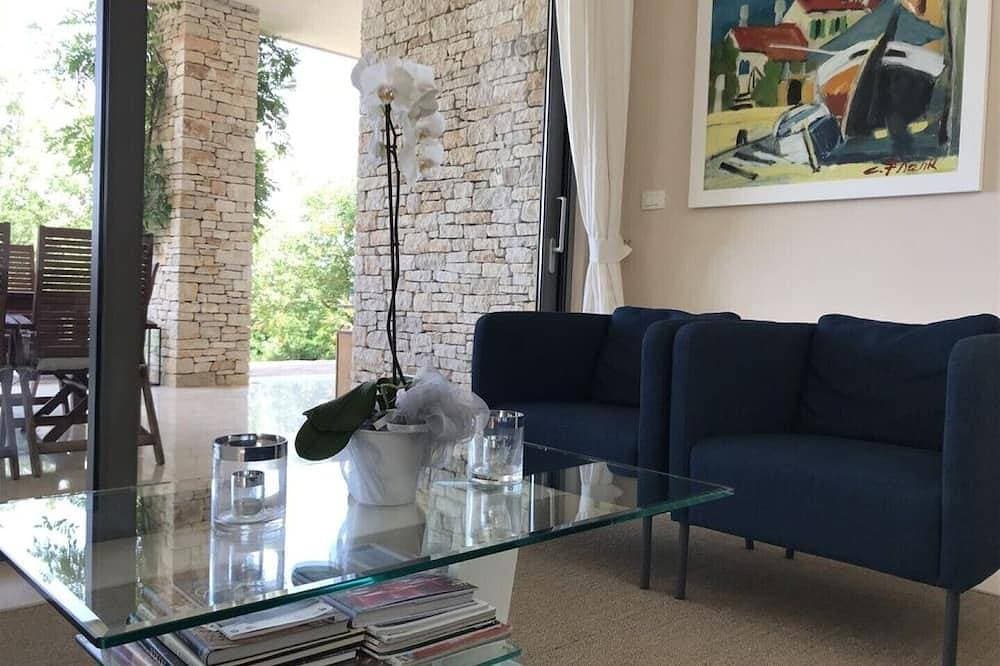 Foto 13 von 30: Zeitgenössische Villa am Meer in Istrien