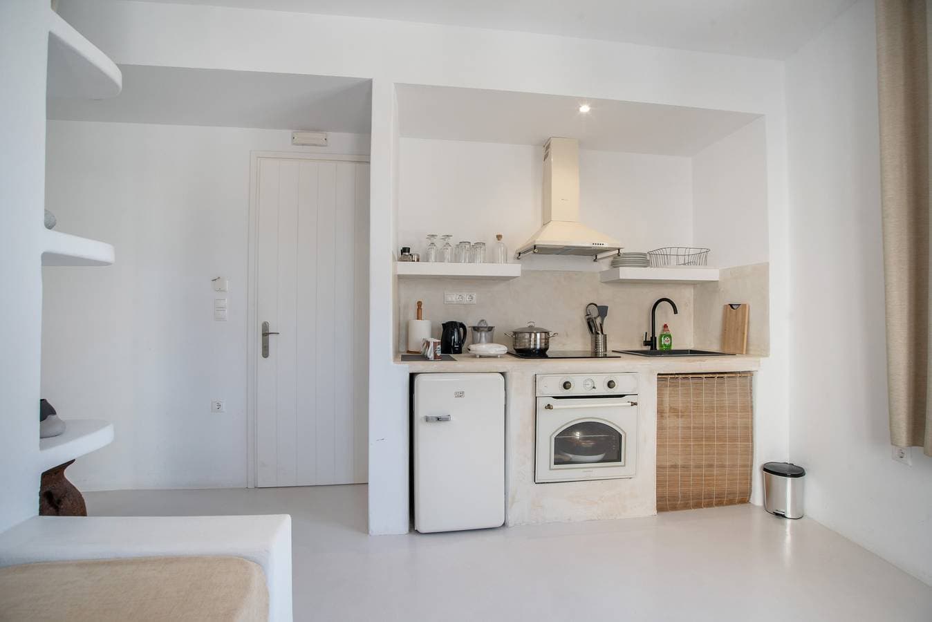 Foto 8 von 21: Einzimmerapartment 'Helmos Family' mit WLAN und Klimaanlage