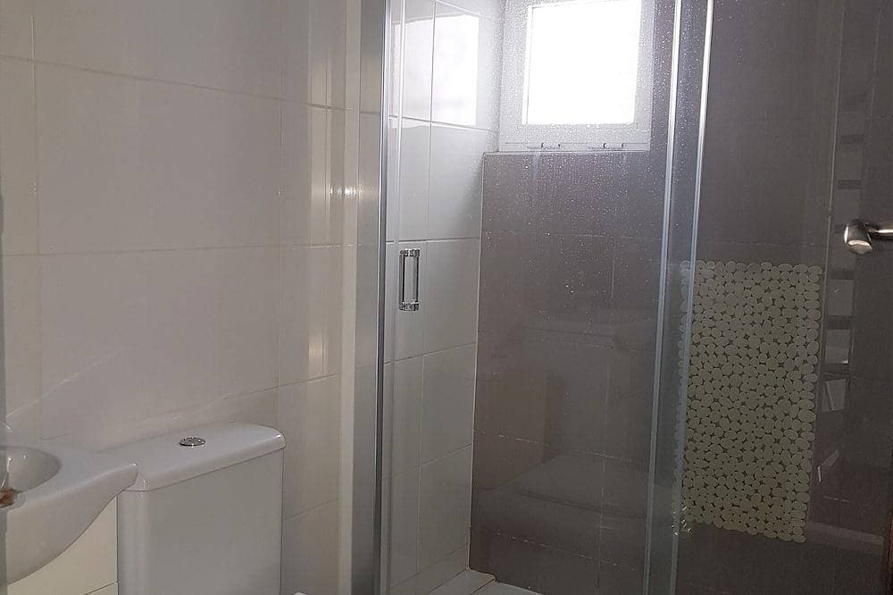Foto 9 von 30: Eine luxuriöse moderne Villa, einen erstaunlichen privaten Pool und einen großen Garten. Sonderpreise 2019