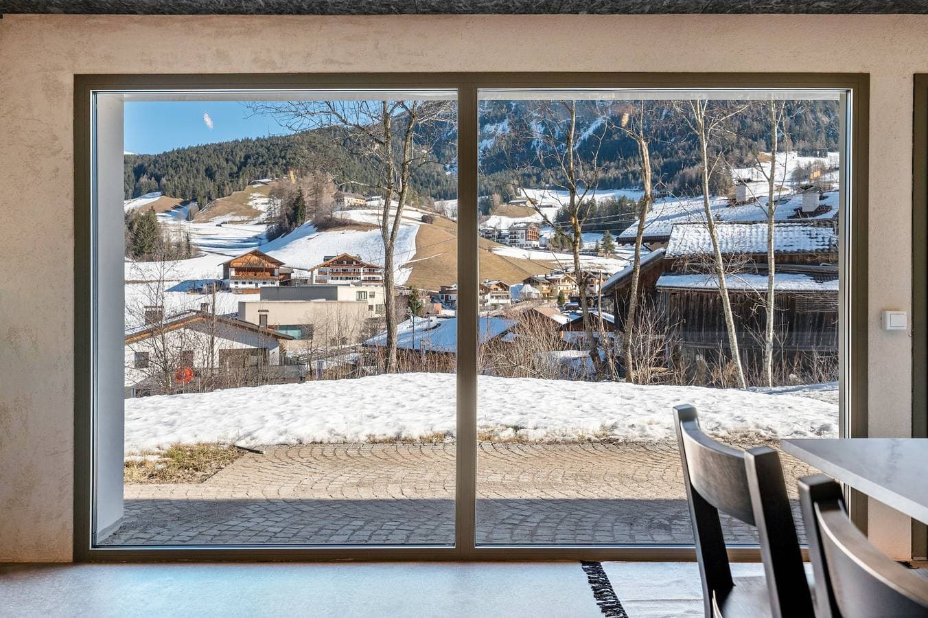 Foto 3 von 28: Ferienwohnung 'Lena Dolomites Gartensuite' mit Bergblick, privater Terrasse und WLAN