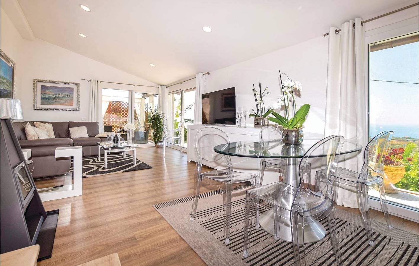 Foto 4 von 30: Apt mit Meerblick, Parkplatz, AC, Pool, Terrasse & WiFi - 1km zum Strand