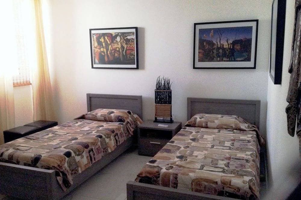 Foto 6 von 25: Luxury Seafront Apartment With Pool