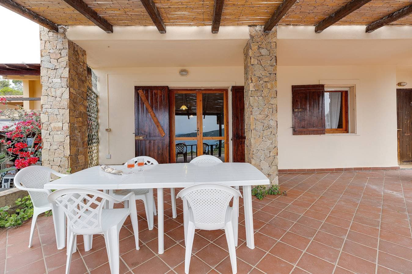 Foto 6 von 31: Ferienwohnung "La Vista di Mondo" am Strand mit Meerblick, Terrasse & Garten