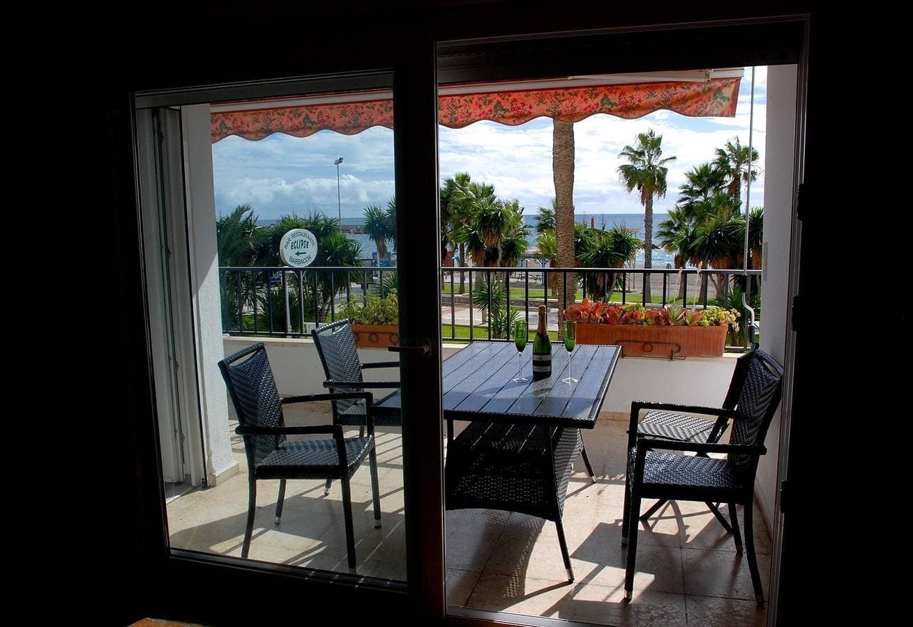 Foto 7 von 40: Apartment „Beach Panorama Caleta“ direkt am Wasser mit Klimaanlage