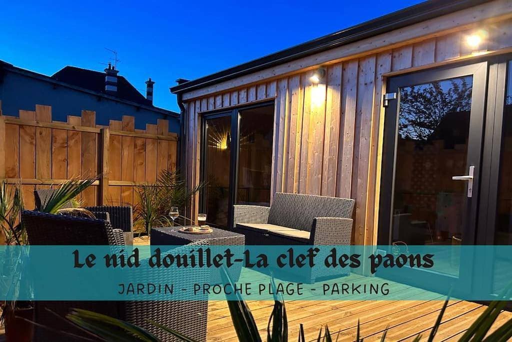 Le Nid douillet proche de la mer. La clef des paons 1