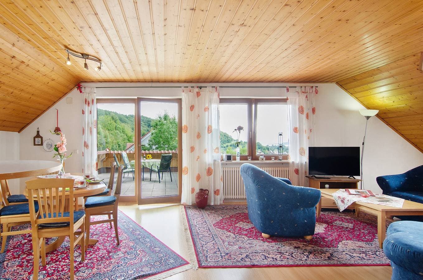 Foto 4 von 24: Apartment 'Bodenseeblick' mit Seeblick, privater Terrasse und WLAN