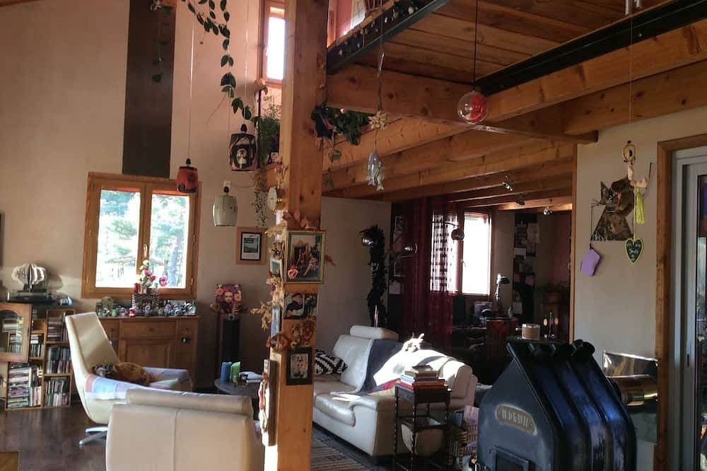 Foto 6 von 9: Timber-frame house bordering the Cévennes National Park. Quiet environment