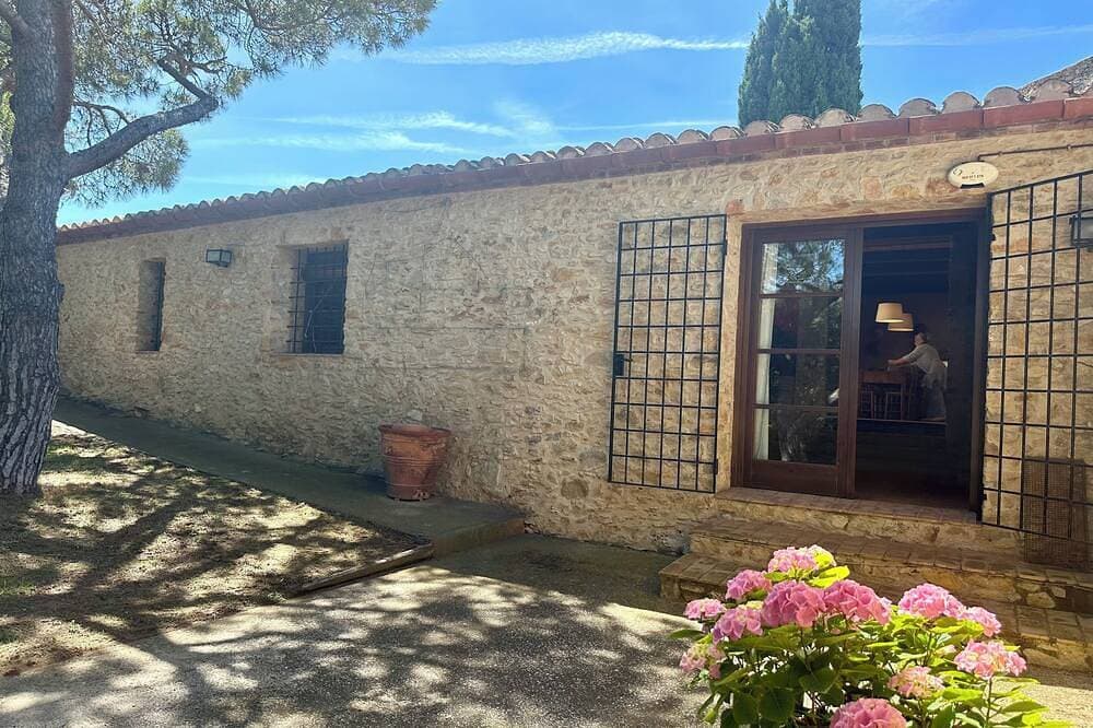Foto 4 von 30: Unique catalan farmhouse with rustic charme dating back to the 16th century