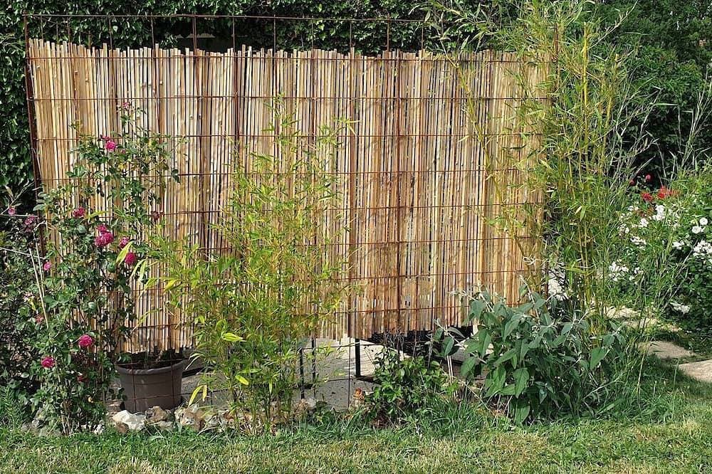 Foto 10 von 20: The Maison en Feuilles: a charming retreat with garden, terrace, perfect for 2