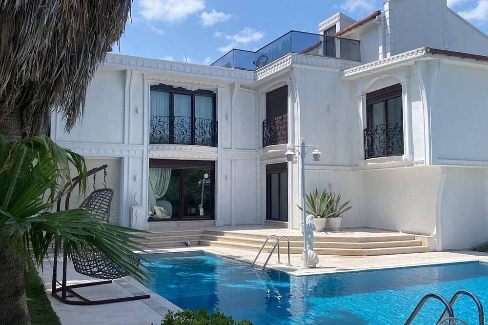 Cloud Nine by Alara | Luxury Private Pool & Garden Villa 1