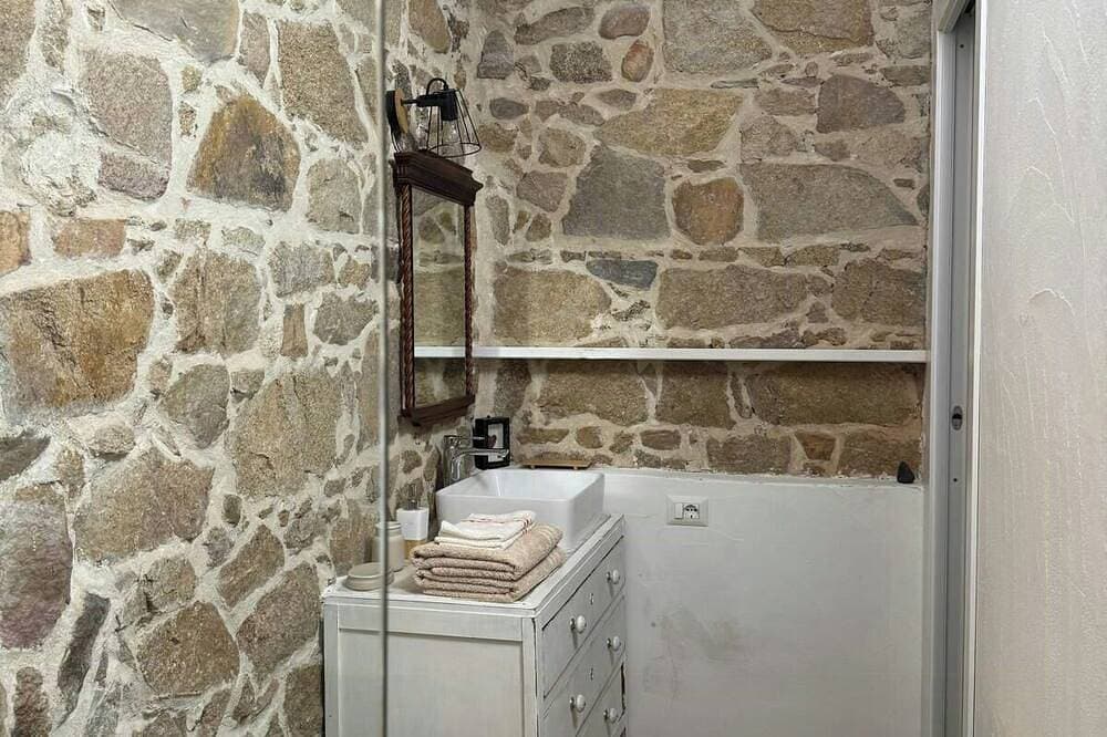 Foto 7 von 28: Alter Schafstall mit Aussicht in Solanas