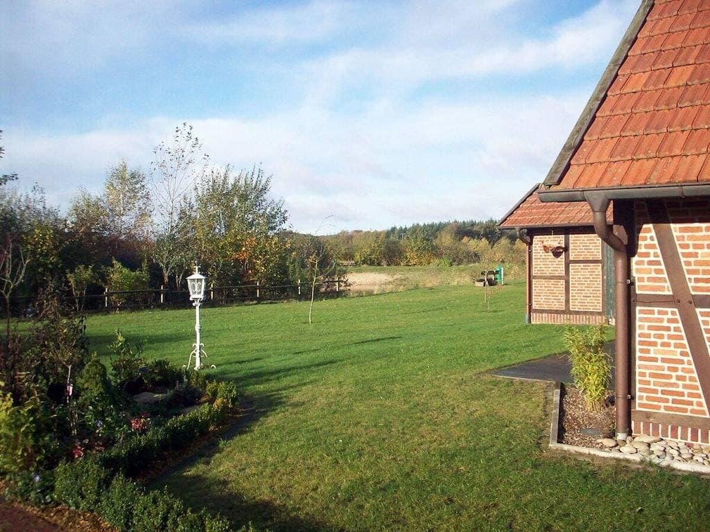 Foto 4 von 21: Altes Heuerhaus am See
