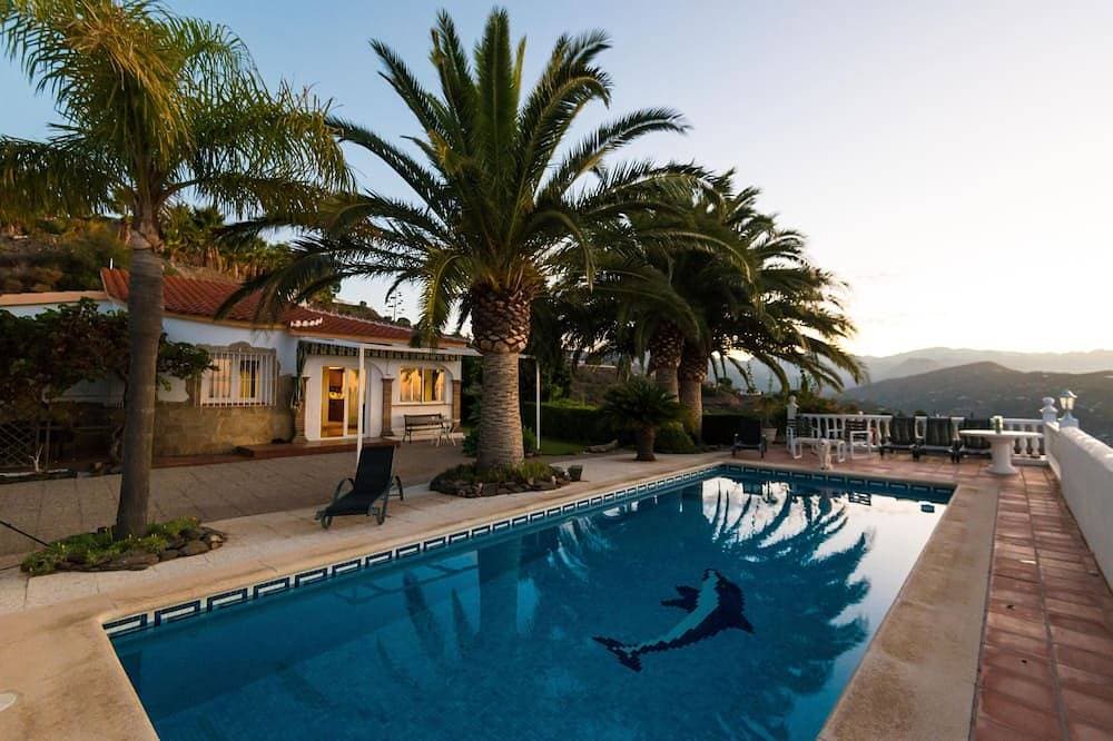 Foto 11 von 30: Intime Villa  Meer-/Bergblick 40 m² Pool Palmen free WiFi AC Heizung Sauna Kamin