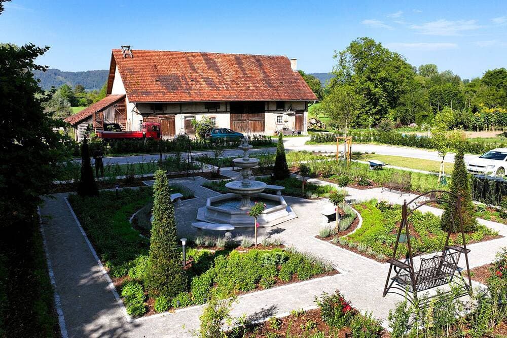 Foto 6 von 17: Schloss Espasingen am Bodensee | Ferienwohnung Bernini Suite