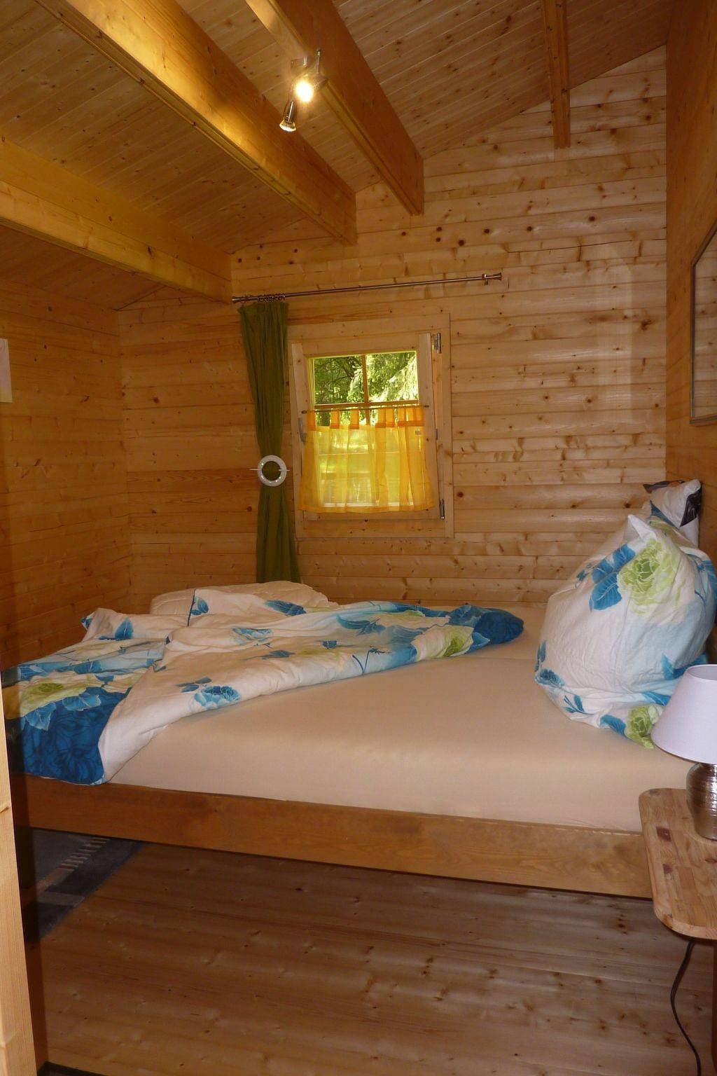 Foto 7 von 19: Holz-Blockhaus für vier Personen mit Terrasse