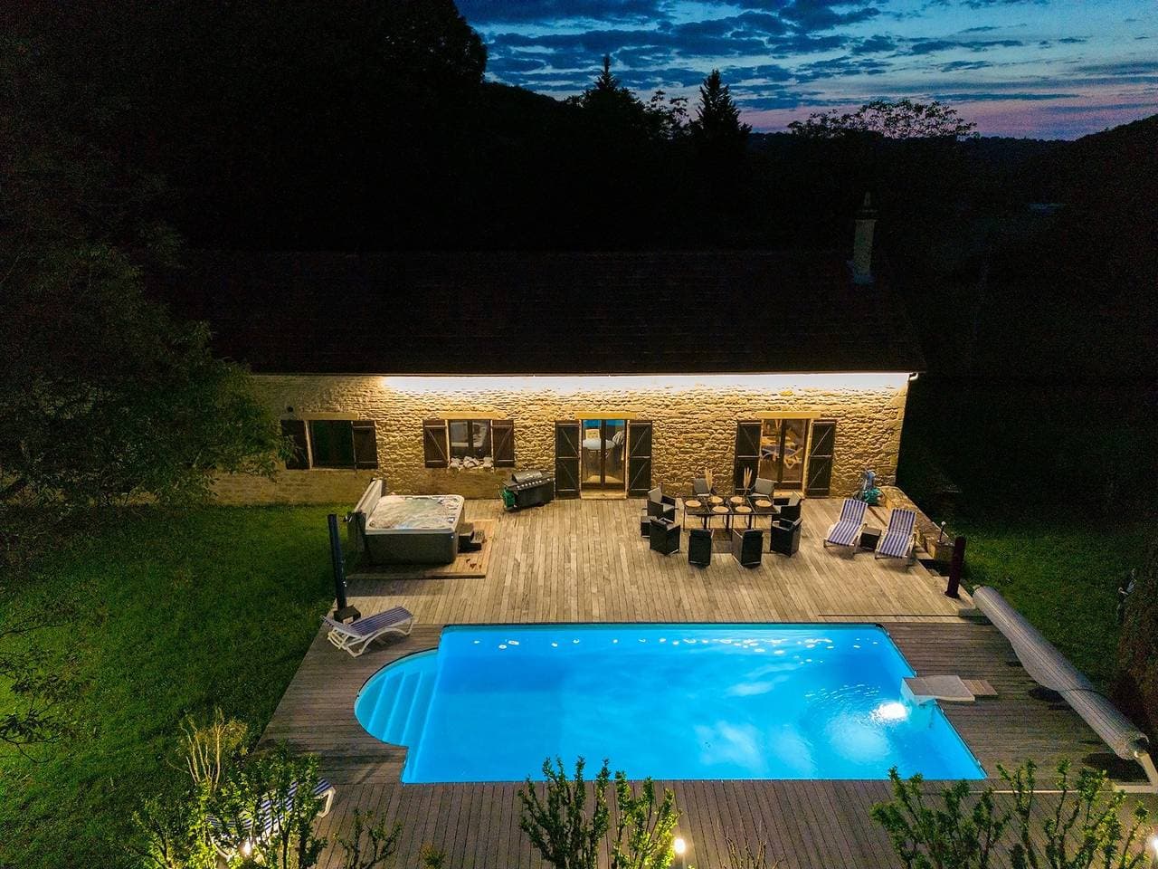 Pool und Whirlpool – 4 Erwachsene, 4 Kinder 1