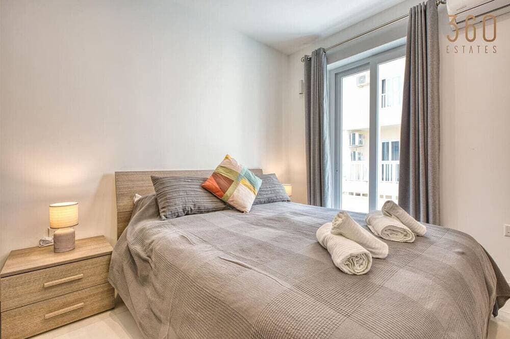 Foto 5 von 30: 2Br Penthouse with views overlooking Pietà Marina!