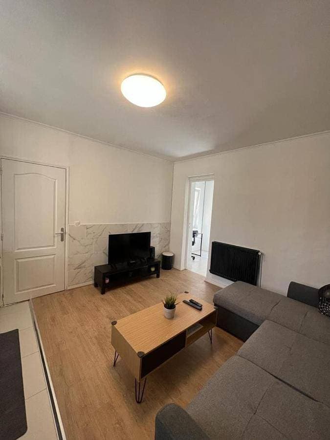 2 bedroom Apartment very close to Paris 1