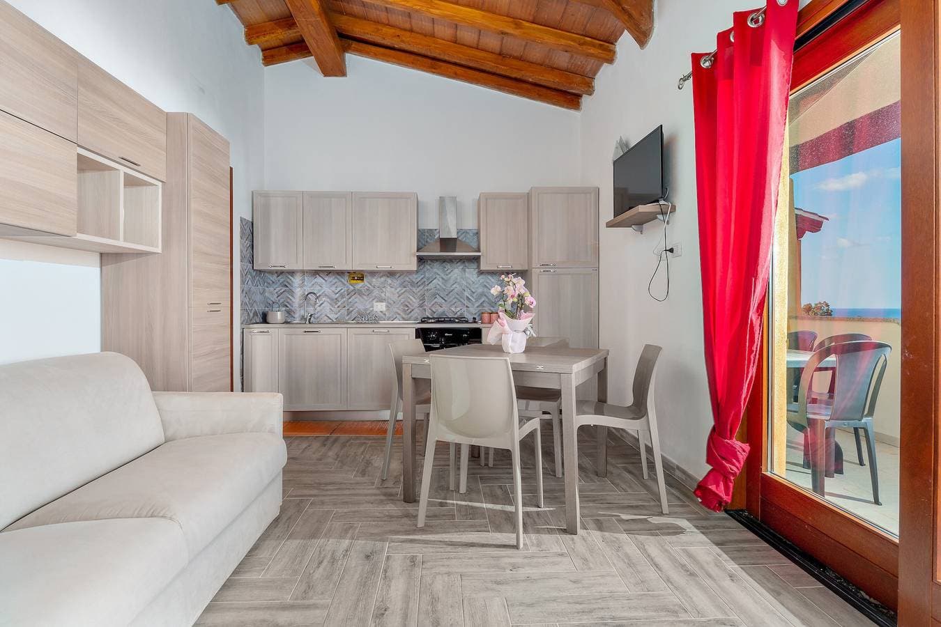 Foto 3 von 25: Ferienwohnung 'La Finestra sul Mare' mit Meerblick & Terrasse