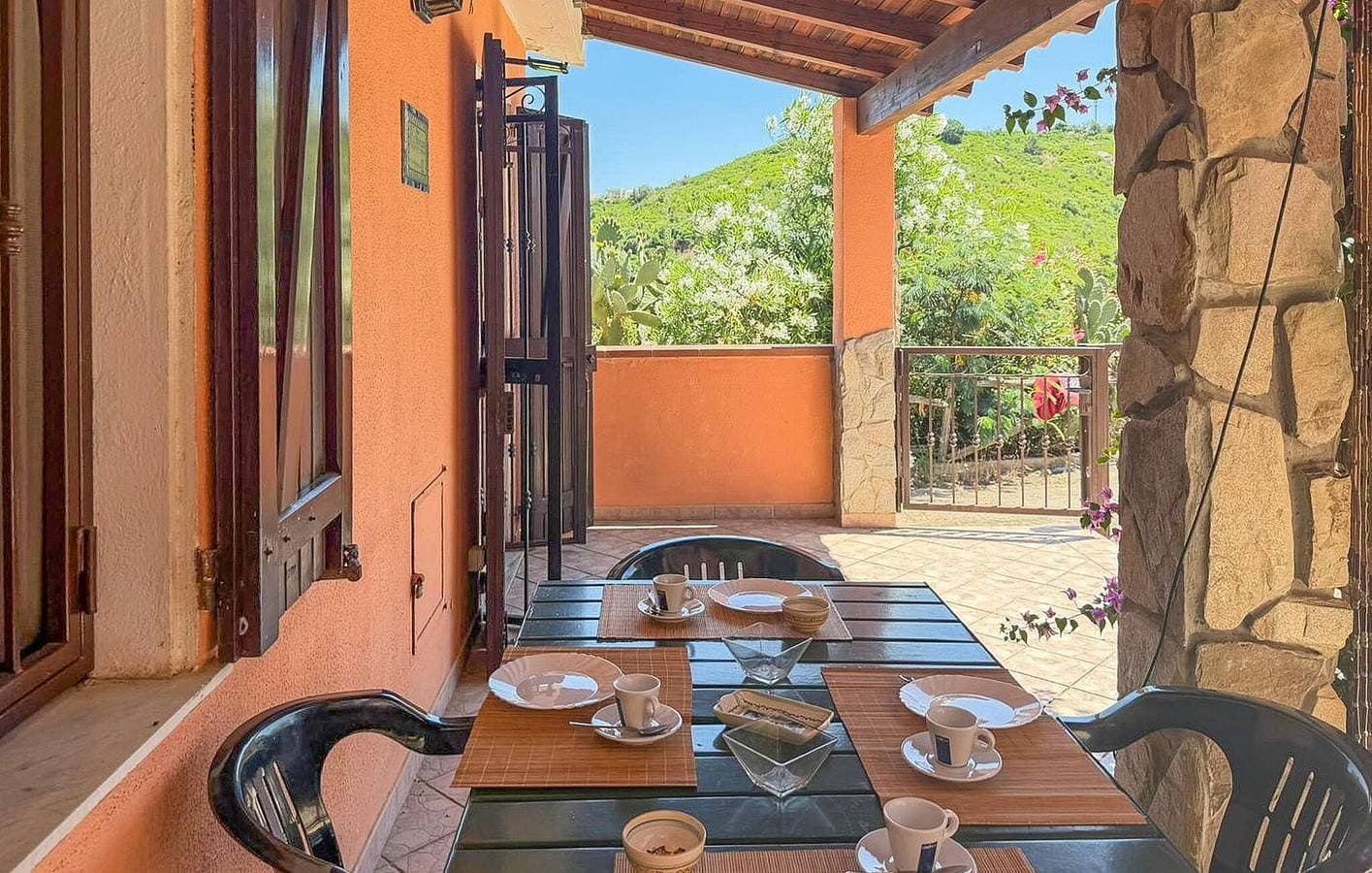 Foto 3 von 16: Gemütliche Ferienwohnung mit Terrasse, Küche und WLAN – 700 m vom Strand von Costa Rei entfernt