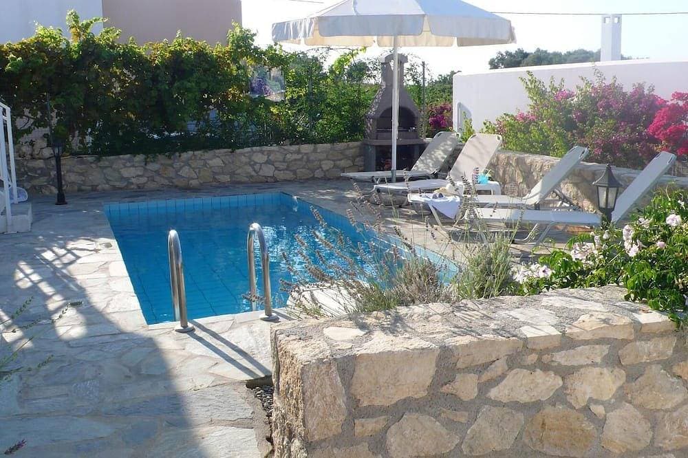 Detached Holiday Villa with private pool in Loutra, Crete 1