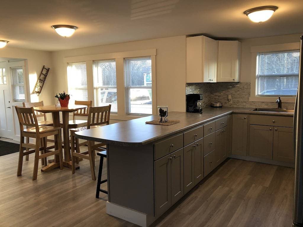 Foto 11 von 17: 3bed -1 bathApartment in town mins to Umf or Hospital