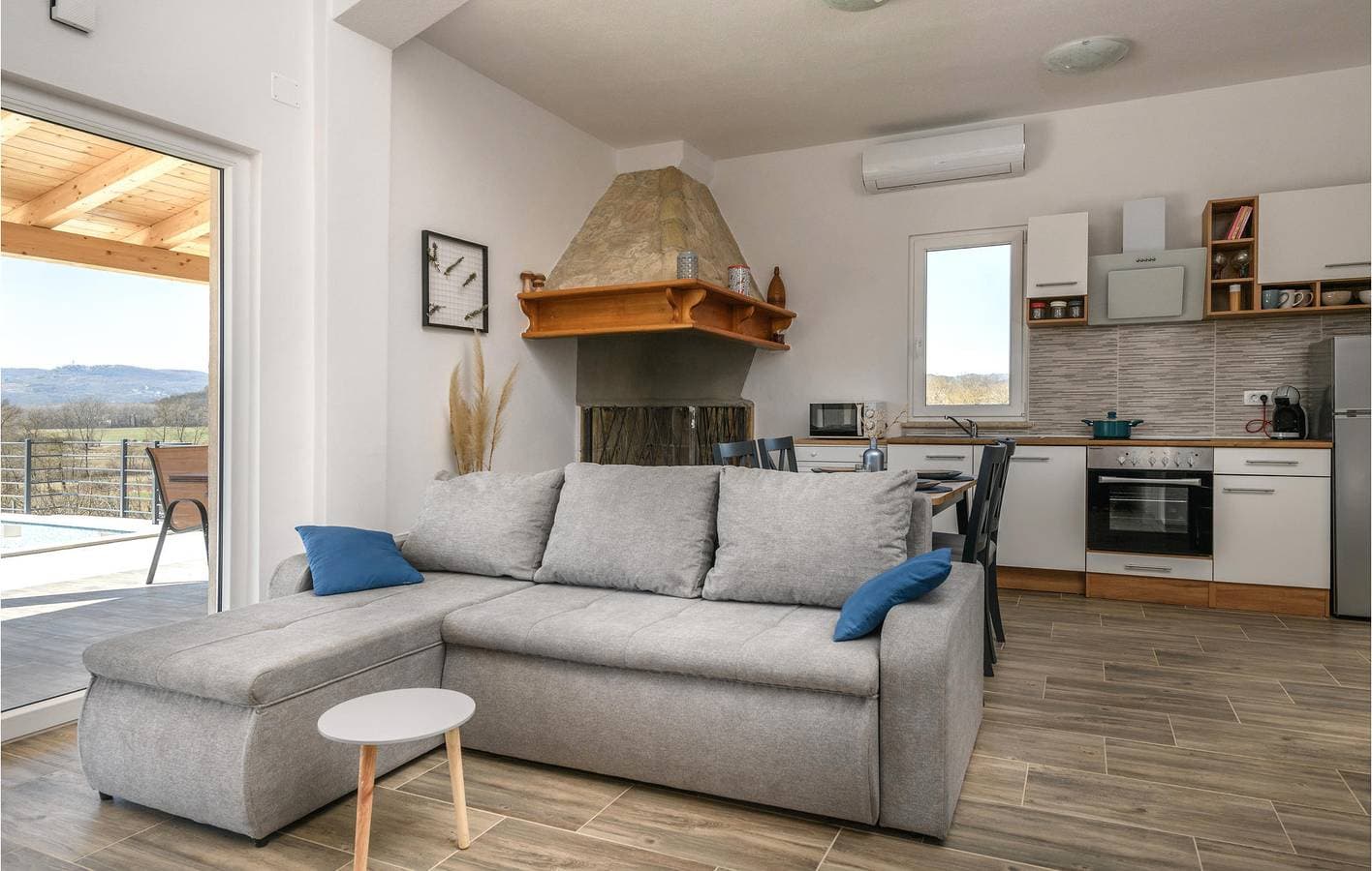 Foto 6 von 31: Charmante Ferienwohnung mit Pool und Terrasse, 2,5 km vom Fluss Raša entfernt