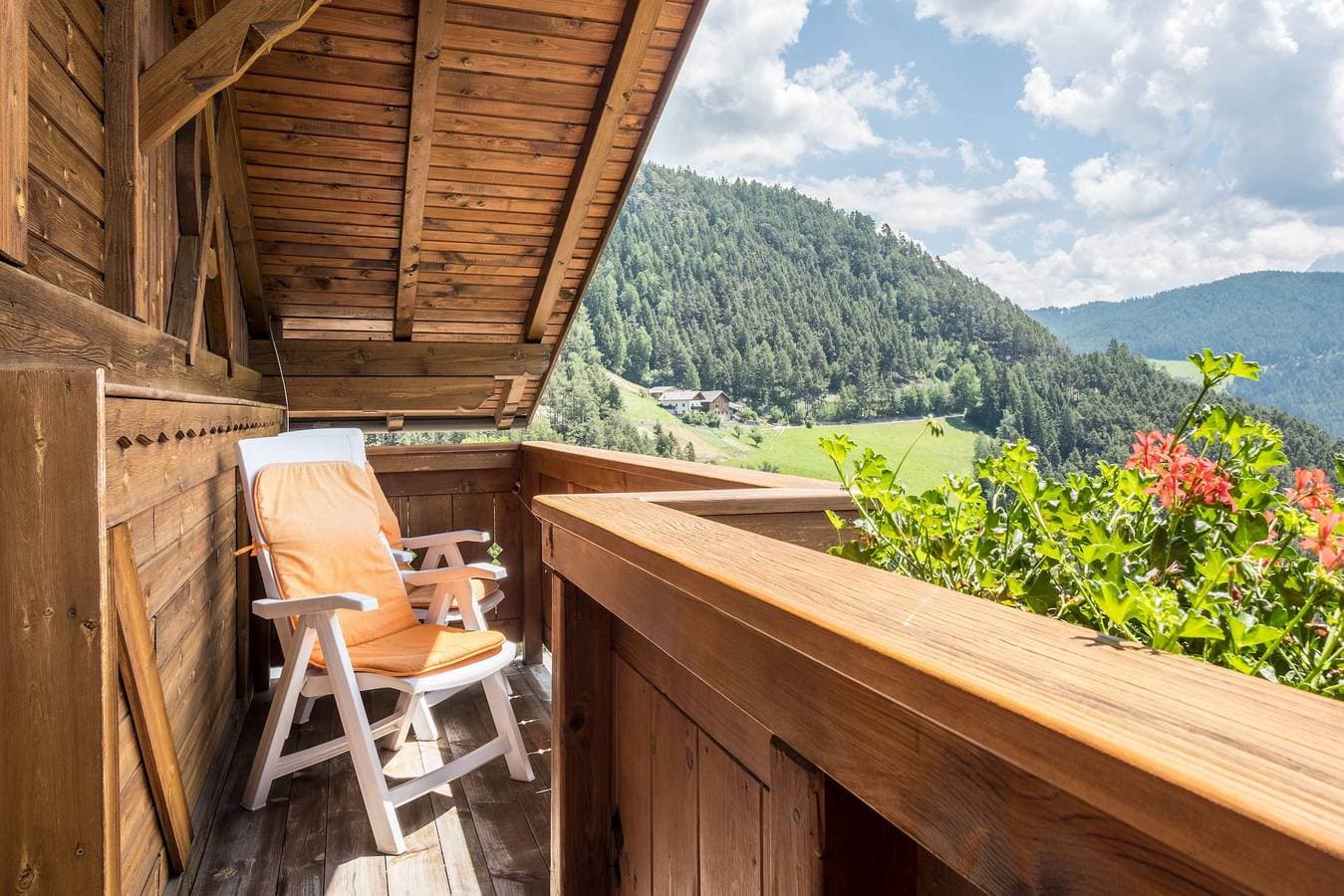 Foto 3 von 29: Apartment 'Gamperhof Latemar' mit Bergblick, Gemeinschaftsterrasse und Whirlpool