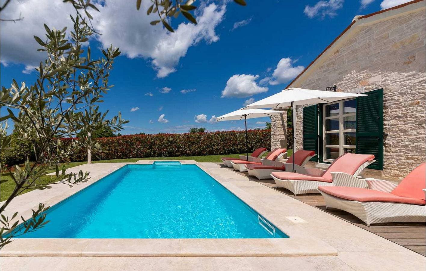 Foto 9 von 43: Modernes 2-Zimmer-Apartment mit Pool, Terrasse und WLAN