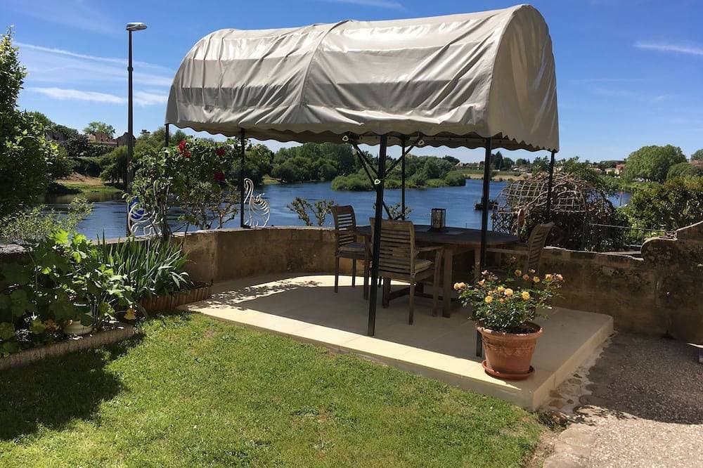 Herrliche Stadtwohnung am Fluss mit privatem Garten und Blick auf die Dordogne. 1