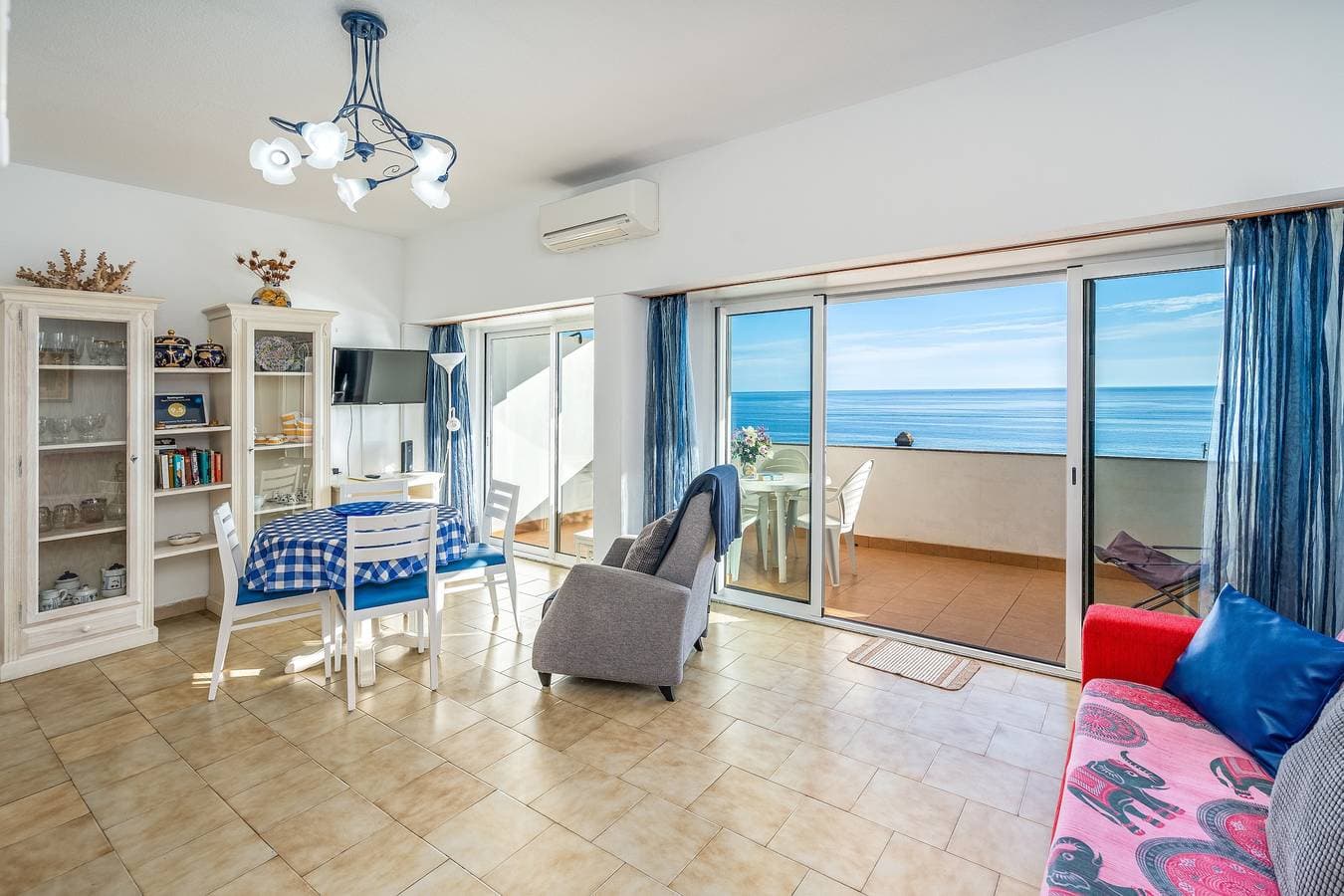 Foto 4 von 27: Ferienwohnung 'Apartamento Frente Mar' mit Meerblick, Wi-Fi und Klimaanlage