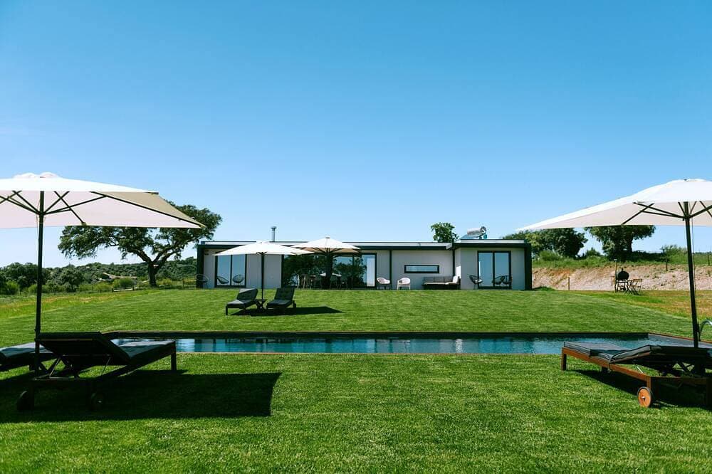 Monte Da Fifas Countryside house with a pool and a magnificent view over the dam 1