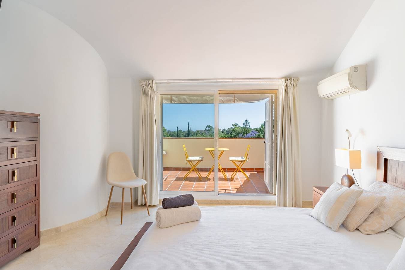 Foto 13 von 29: Ferienwohnung 'Lechuza Elviria Marbella 2' mit Gemeinschaftspool, Wi-Fi und Klimaanlage