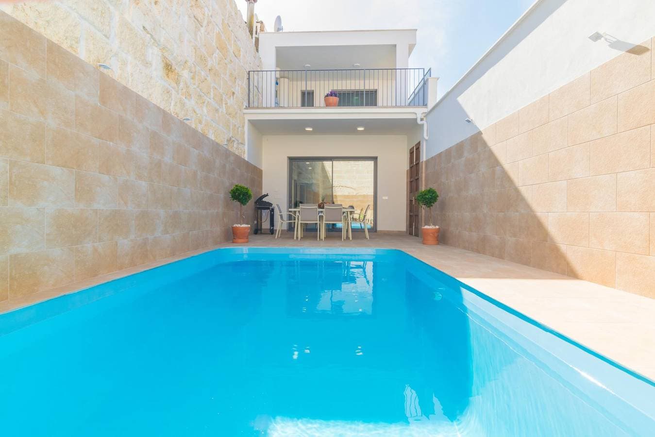 Foto 3 von 44: Can Serra - Modernes Stadthaus mit privatem Pool. WiFi gratis