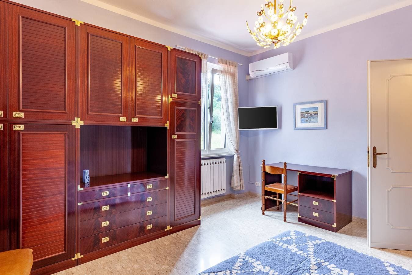 Foto 10 von 44: Ferienwohnung 'Villa La Lanterna Bianca' mit Bergblick, WLAN und Klimaanlage