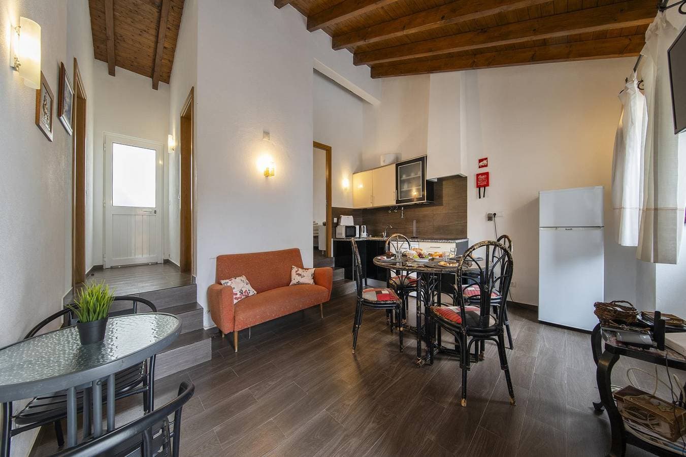 Foto 2 von 34: Ferienwohnung für 4 Personen mit Terrasse
