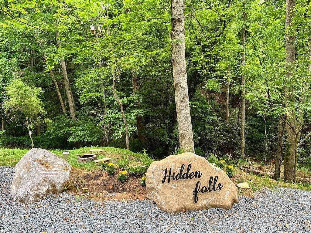 Foto 5 von 32: Hidden Falls Yurt